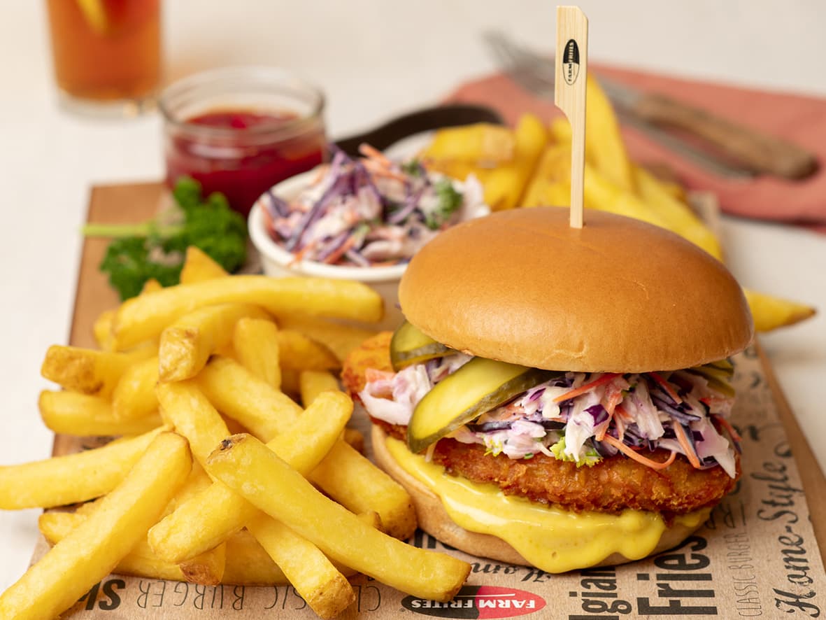 Crispy Chicken Sandwich n Fries - Liggend